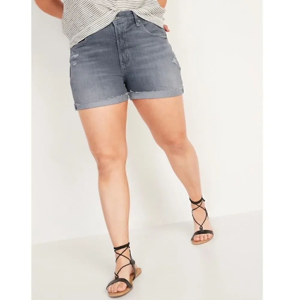 High Waisted Gray Cut-Off Jean Short Size 18